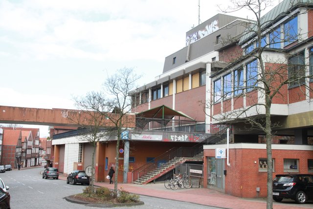 Der verfallene Hertie-Altbau an der Stockhausstraße. Für den Neubau wurde jetzt der B-Plan verändert