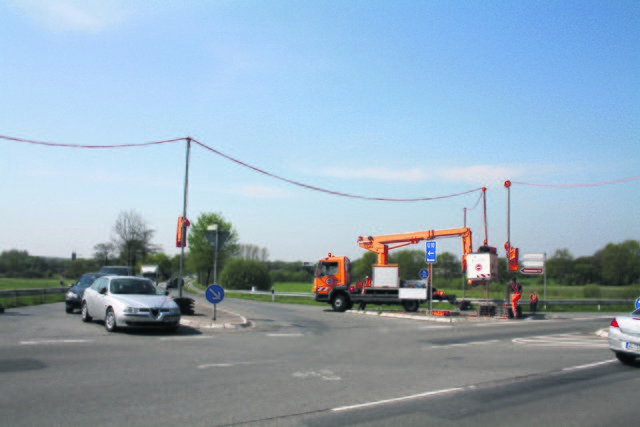 An der Abzweigung von Hittfeld nach Maschen bzw. Meckelfeld wurde eine provisorische Ampel eingerichtet