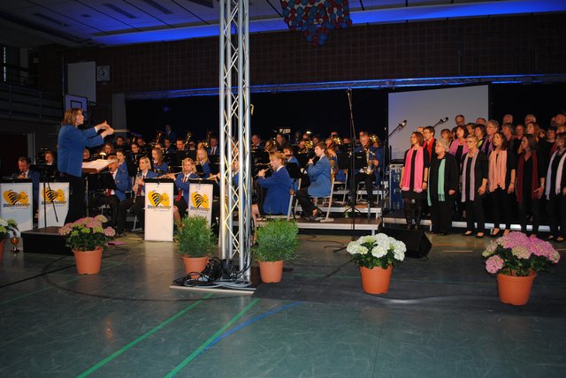 Feierte Konzert-Premiere: die Zusammenarbeit zwischen dem MTV-Blasorchester und dem Gospelchor "Spirit of St. John"