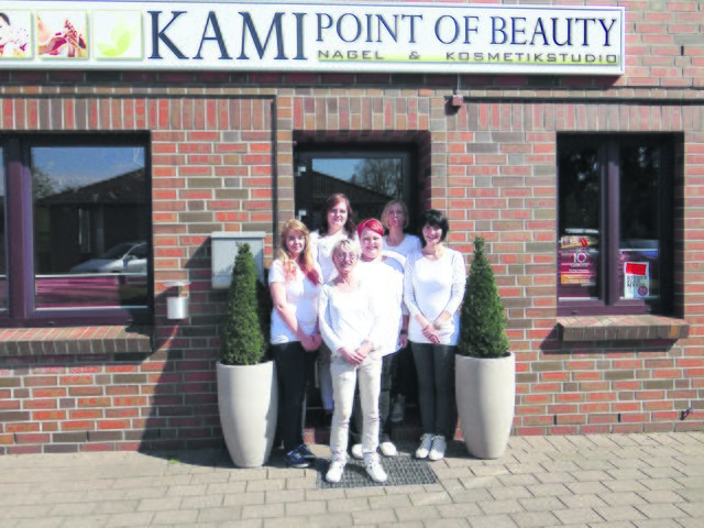 Das Team von "Kami Point of Beauty" feiert Jubiläum