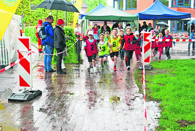 Im vergangenen Jahr ließen sich die Kinder auch vom Regen nicht von der Teilnahme am "Run 4 Help" abhalten