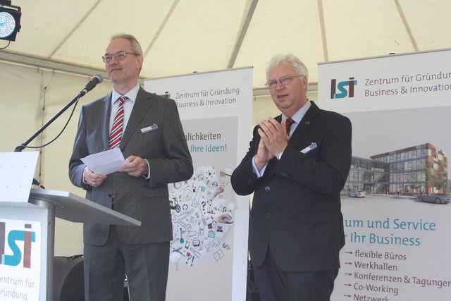 Freuen sich über das neue Zentrum für Gründung, Business und Innovation: WLH-Aufsichtsratschef Manfred Cohrs (li.) und WLH-Geschäftsführer Wilfried Seyer