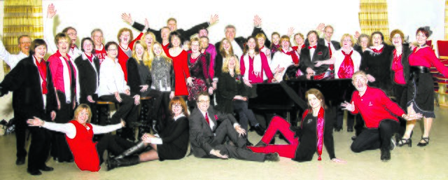„Sing & Swing“ Fleestedt, unter der Leitung von Angela Maack-Coban, präsentieren beim Benefiz-Konzert aktuelle Pop- und Rocksongs, unter anderem von „Coldplay“ und den „Toten Hosen“ | Foto: oh