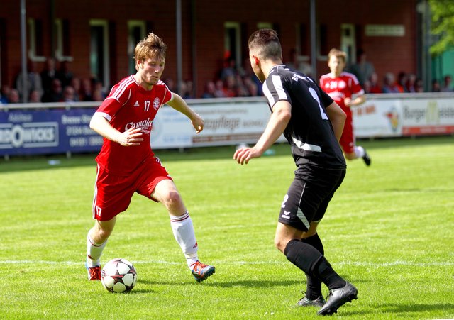 Andrè Müller (li.) steuerte zwei Treffer zum Buchholzer Sieg bei