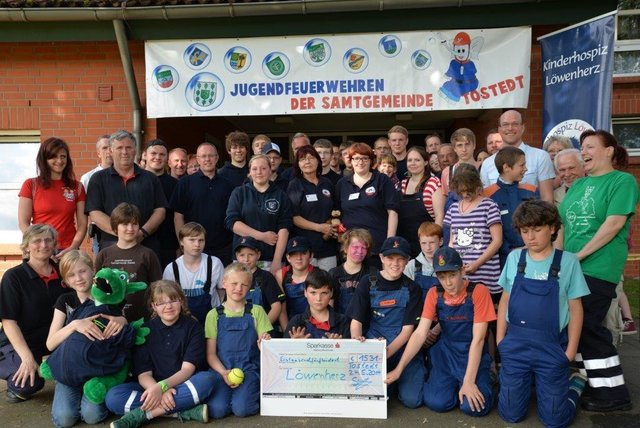 Alle Helfer der Veranstaltung "Kinder helfen Kindern"