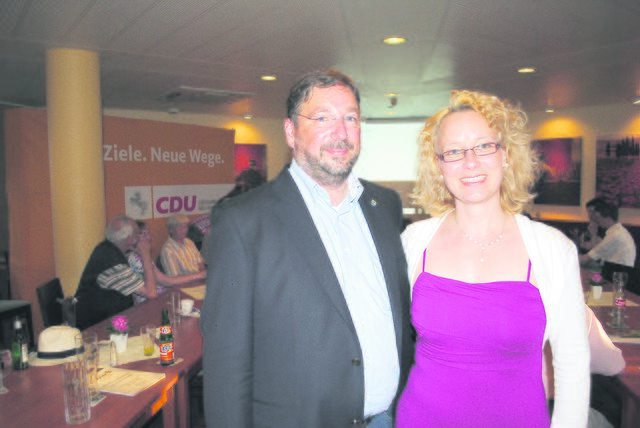 Enttäuscht über die eindeutige Niederlage: Matthias Weigmann mit Ehefrau Tonja