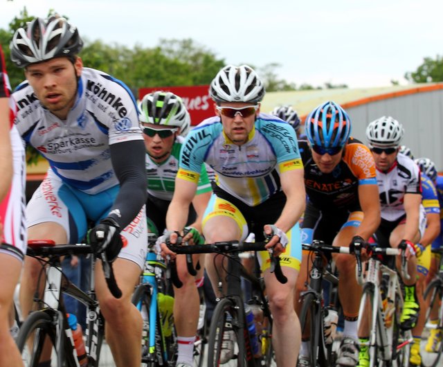 Lokalmatador Felix Klein (vorne) startete erstmals im Elite-Rennen