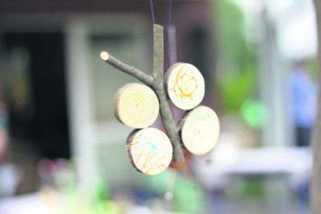 Die Kinder hatten kreativen Partyschmuck aus Naturmaterialien gebastelt | Foto: oh