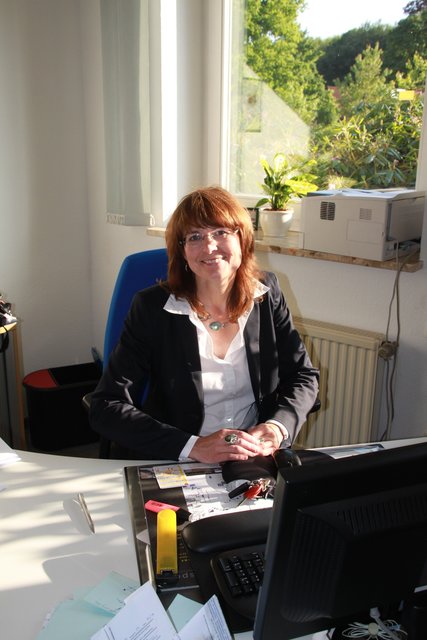 Ute Kück, kommunale Finanzexpertin, in ihrem Büro im Rathaus in Himmelpforten