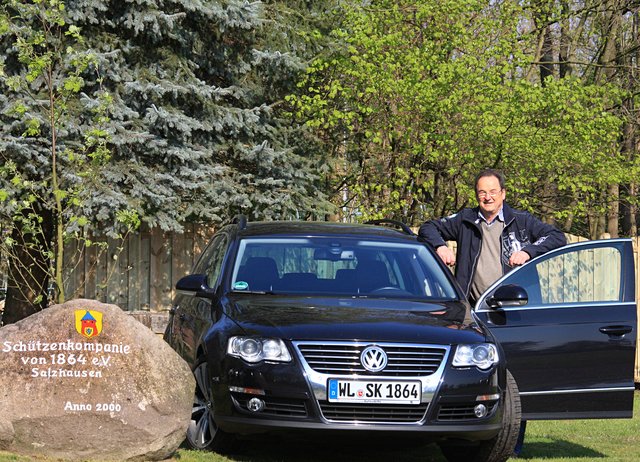 Sein Herz schlägt für die Schützen: Platzmeister Eckhard Tute hat die Schützenkompanie (SK) Salzhausen und ihr Gründungsjahr 1864 auf seinem Autokennzeichen verewigt | Foto: Albin Zirk