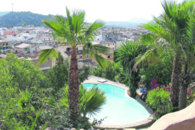 Zum Urlaubsfeeling tragen auch die schönen Aussichten der Unterkünfte bei, wie hier bei der "Casa Joana" am Fuße des Kalvarienberges in Pollença