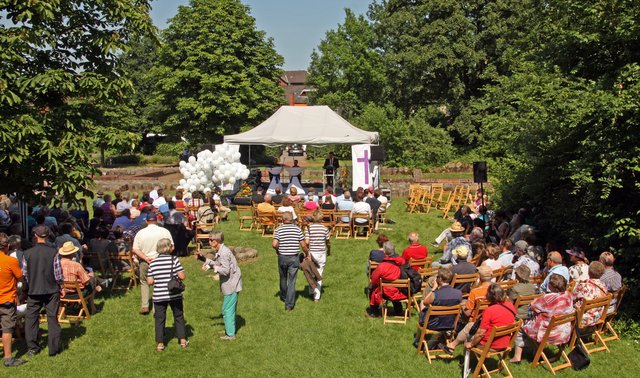 Die Bühne inmitten der Klosterruinen bildete das Zentrum der Feierlichkeiten