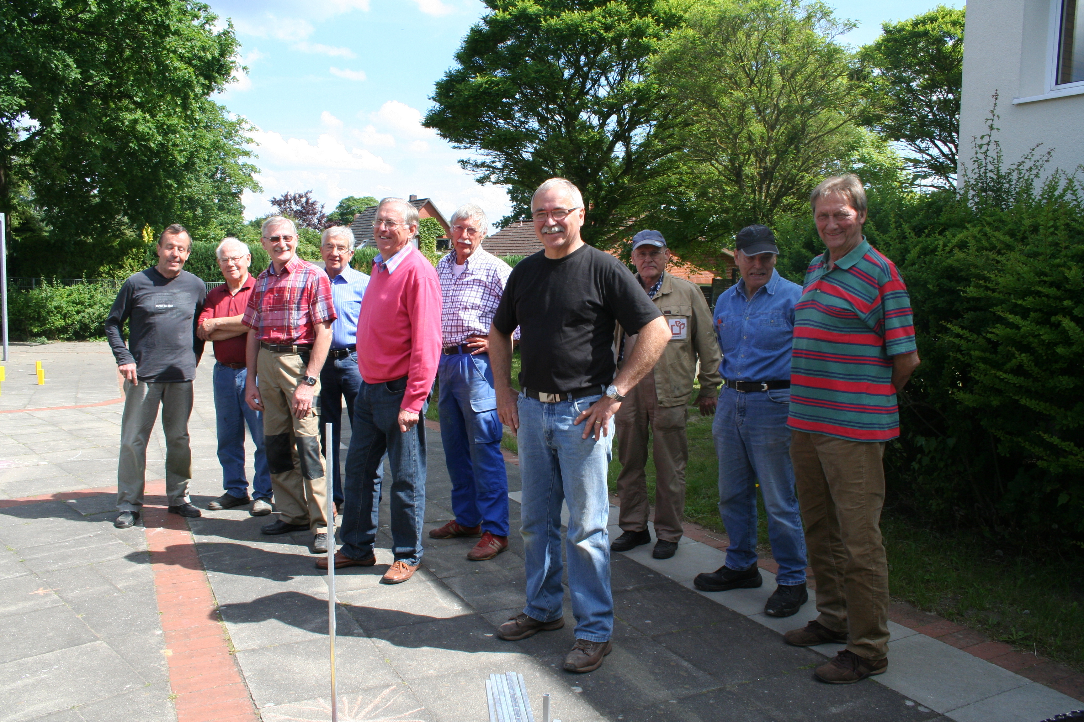Die Mitglieder der Handwerkergruppe: (v. li.): Charly Herrmann, Otto Arndt, Egon Hartmann, Werner Böttcher, Bernd Krüger, Günther Schliesing, Harald Möhrmann, Maximilian Radke, Gerd Leyendecker und Reinhold Schumacher