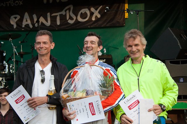 Bei den Erwachsenen dominierte Jon-Paul Hendriksen (Mi.) in 39:52 Minuten. Auf Platz Zwei folgte Frank Kupper (re.) in 42:50 min vor Karsten Schuldt (43:06 min) | Foto: oh