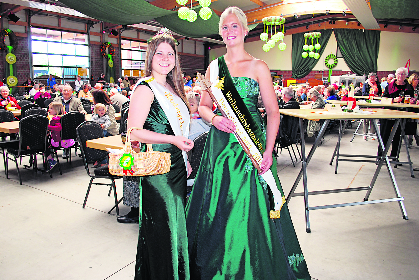 Spargelkönigin Luisa Krumwiede (li.) und Weihnachtsbaumkönigin Katharina Püning