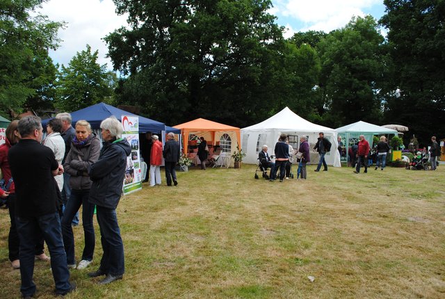 Zu Dorffest gehörte eine bunte Zeltstadt