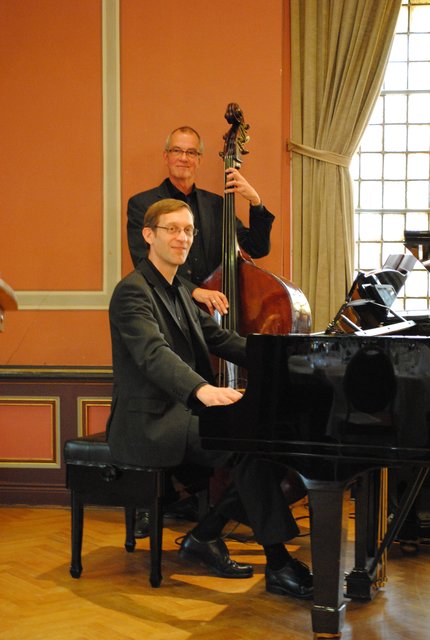 In den Pausen spielte Musik