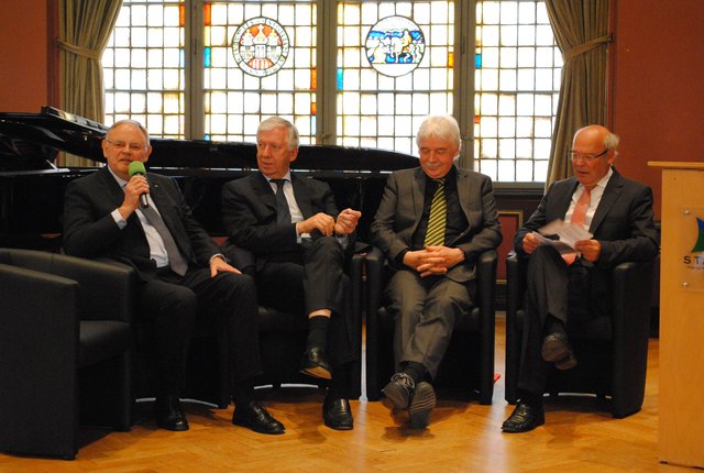 Gesprächsrunde mit (v. li.): Dirk Hattendorff, Bernd Meyer, Kersten Schroeder-Doms und Kurt-Peter Christophersen