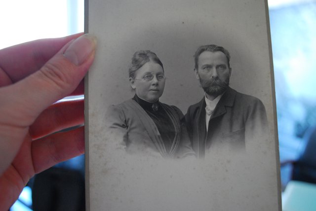 Ein Foto von 1902, das ein Paar aus der Huth-Dynastie zeigt. Das Kaufhaus war 1823 von Johann Wilhelm Huth gegründet worden