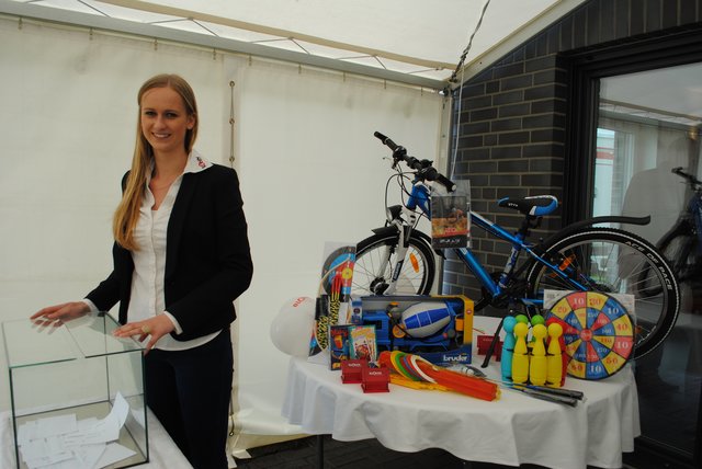 Bei einem Malwettbewerb konnten Kinder tolle Preise gewinnen. Der Hauptpreis war ein Fahrrad