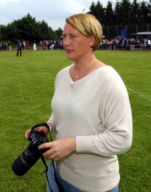 Doreen Niemerski mit dem Fotoapparat auf Motivsuche