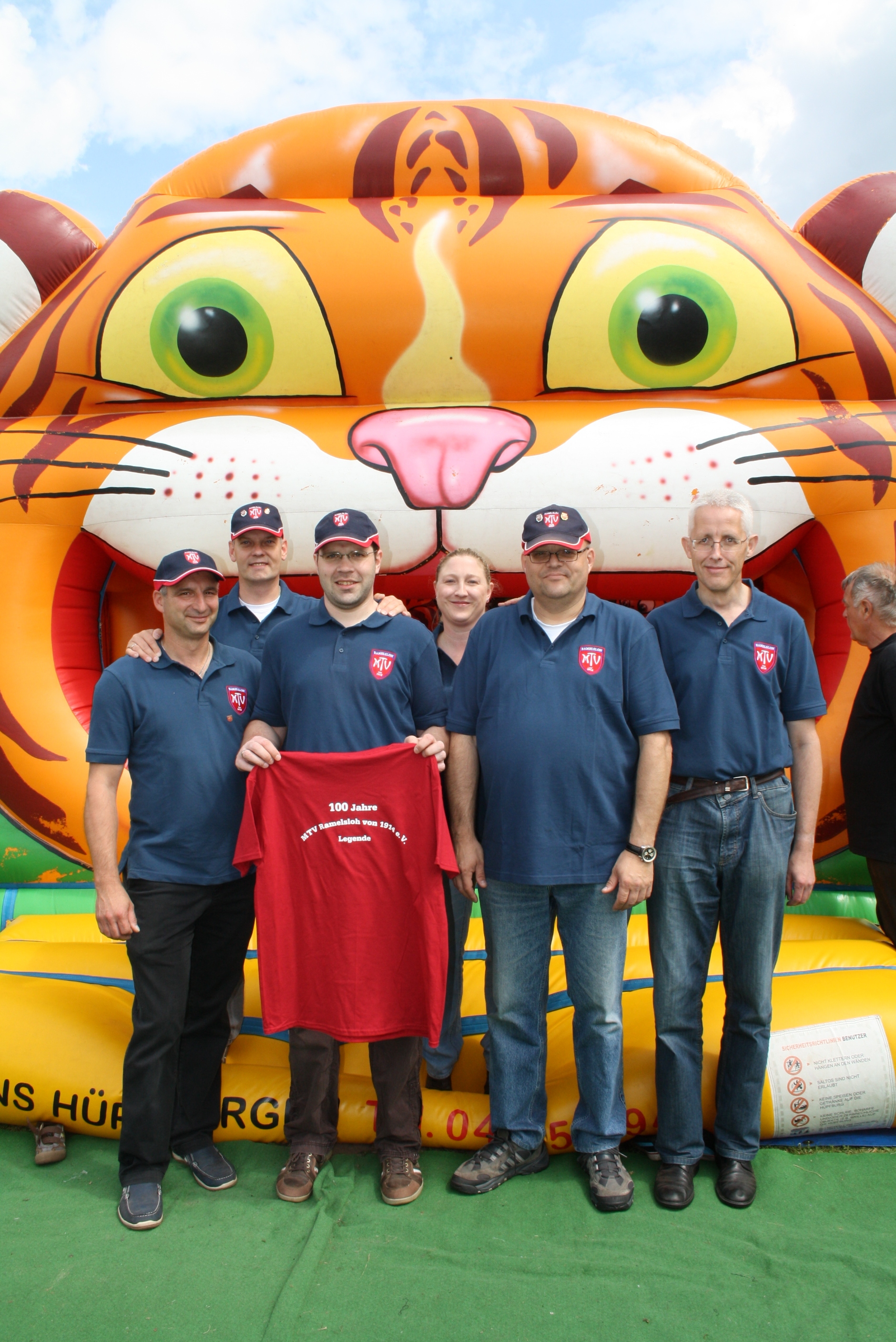 Freuten sich über das große Interesse an ihrem Verein: die Vorstandsmitglieder (v. li.) Jörg Nipko, Ulrich Schneider, Simon Mehlan, Nadine Becher, Christian Müller und Hermann Tödter