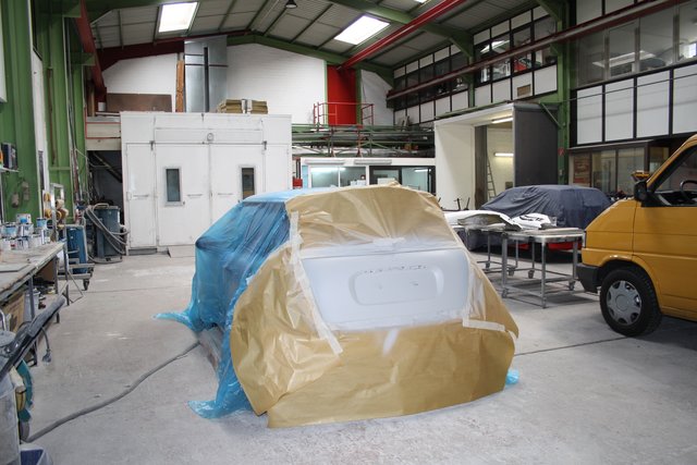 Auch Lackierarbeiten werden angeboten