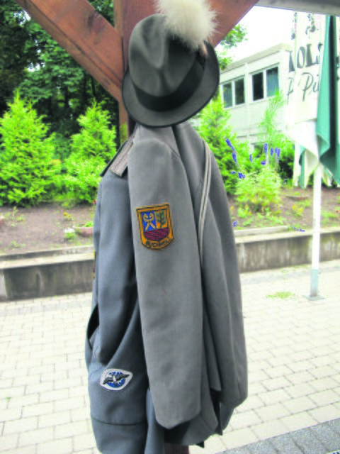 Stilleben mit Hut und Jacke