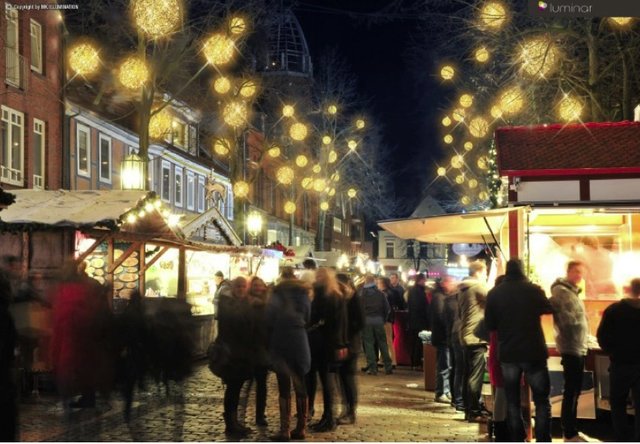 Zaubern stimmungsvolles Licht: "Organic Balls" ("Organische Kugeln"), hier in einer Fotomontage der Beleuchtungskünstlerin Wencke Tschentscher | Foto: Luminar Licht- und Raumkonzepte