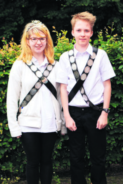 Kinderkönigin Jana Frömming  (14) und Kinderkönig Jannik Jessen (15)