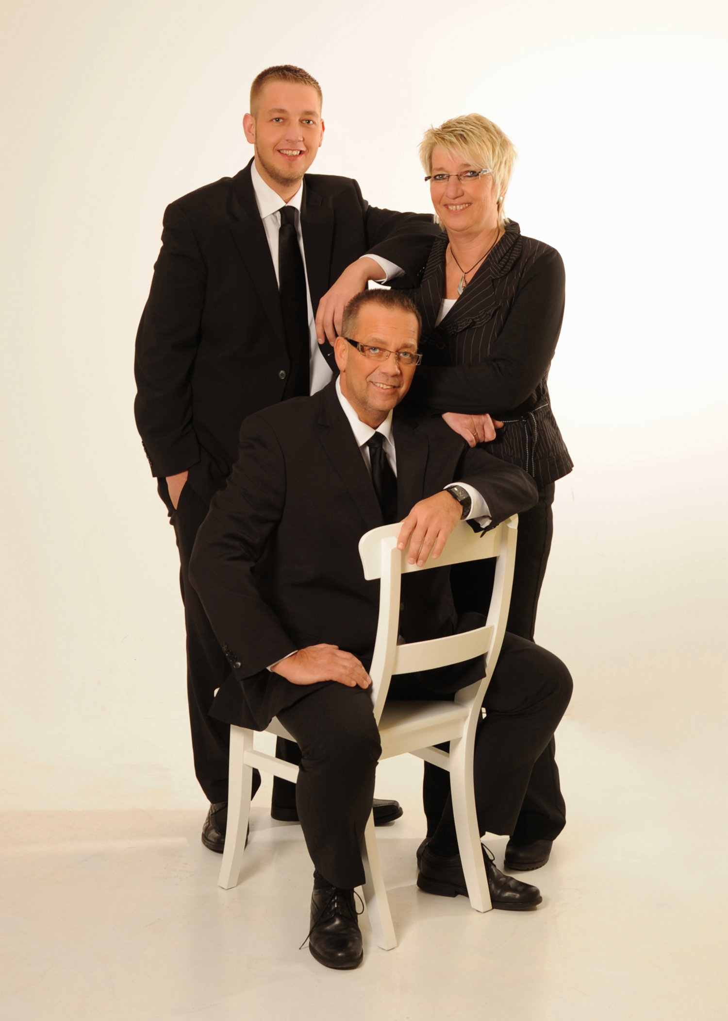 Bewährte Ansprechpartner im Trauerfall: Heike, Norbert und Oliver Dreist (v.re.)