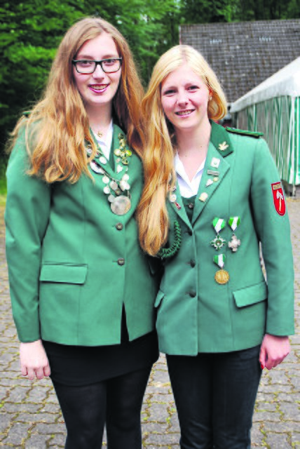 Jungschützenkönigin Jenni Nehring, „die Puppe von der Reitertruppe“, mit der Adjutantin Michelle Adams