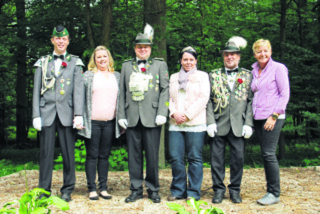 Die Vizekönigscrew (v. li.): Sören Holst, Katrin Kuczka, Vizekönig Rainer Brandt und Vanessa Lange sowie Wilfried und Sigrid Kochanski