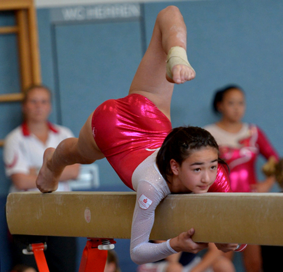 Azuma Gröning (11), die einmal den Schwebebalken verlassen musste, turnte das Restprogramm mit Bravour
