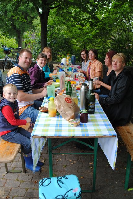 ... einige Mutige aber jedoch wagten sich auch unter freiem Himmel an die Brötchen und Stullen.