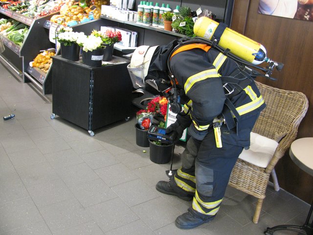 Im Verkaufsraum wurde keine erhöhte Kohlendioxid-Gaskonzentration festgestellt | Foto: Feuerwehr/Stefan Braun