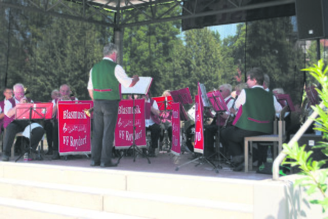 Auch die freiwillige Feuerwehr Roydorf war vertreten und sorgte musikalisch für gute Unterhaltung