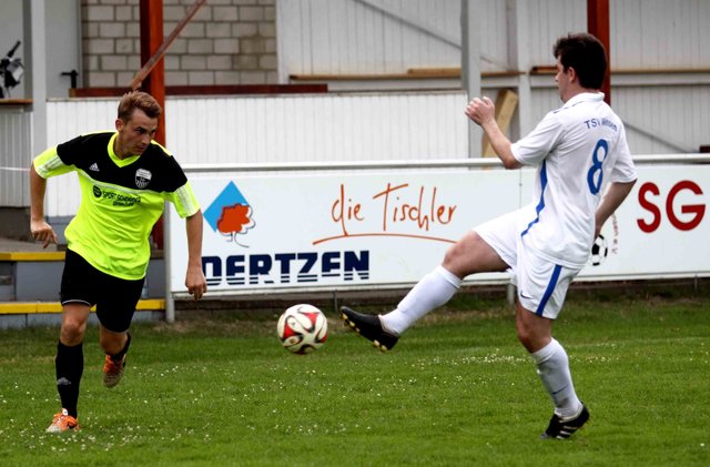 Zweikampf um ein Ball...