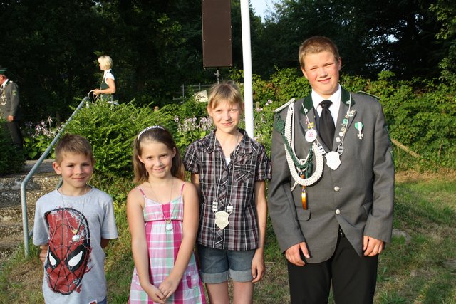 Die Kindermajestäten: Prinz Ricardo Syska, Prinzessin Sofie Ockelmann, Kinderkönigin Katharina Meyer und Kinderkönig Tim Johannsen