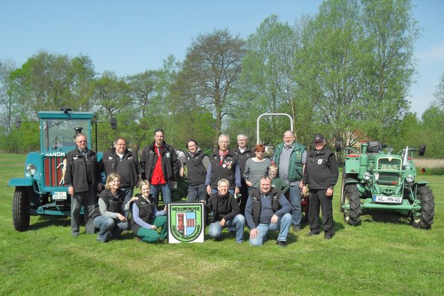 Waren dabei (hintere Reihe v. li.): Siggi Huth, Stefan Allers, Olaf Strege, Jabo Ingerowski, Heiner Johannsen, Peter Rieck, Liane und Hans-Peter Blank und Ludwig Holst sowie (vordere Reihe v. li.) Tanja Allers, Jana Ingerowski, Tina Strege und Klaus Peter Krugmeier