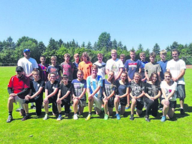 Die Estetalschüler mit den amerikanischen Baseballspielern John Soldinger (hinten li.) und Jason Mahood (hinten re.) | Foto: oh