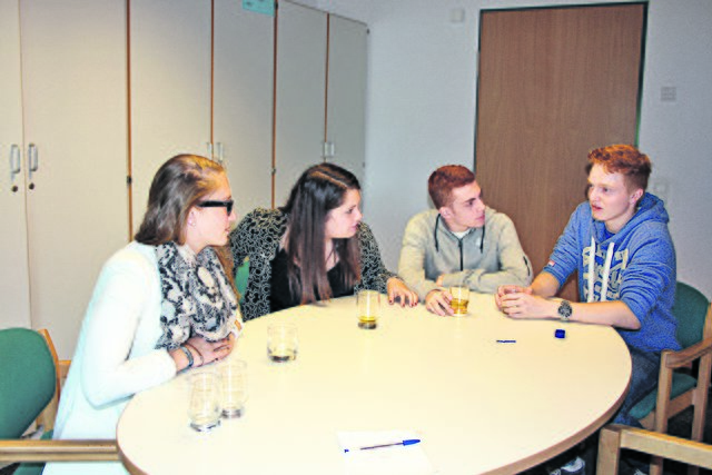 Viel zu bereden: v. li. Esther, Martina, Luca und Tom