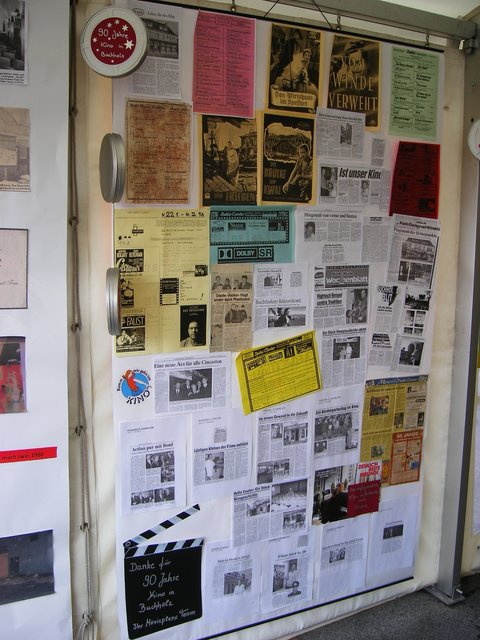 An zwei Mediawänden war die Geschichte des Buchholzer Kinos dokumentiert | Foto: tw