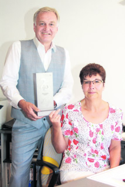 Von Beginn an für ihre Kunden im Einsatz: Uwe Schmidt und Birgit Resigkeit