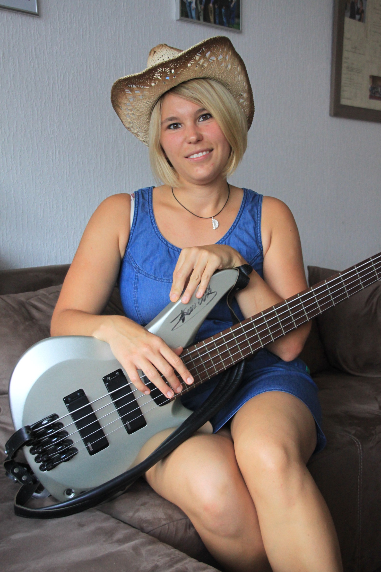 Julia Ratjens lernte die Finessen ihres Instrumentes bei dem international renommierten Bassisten Frank Itt