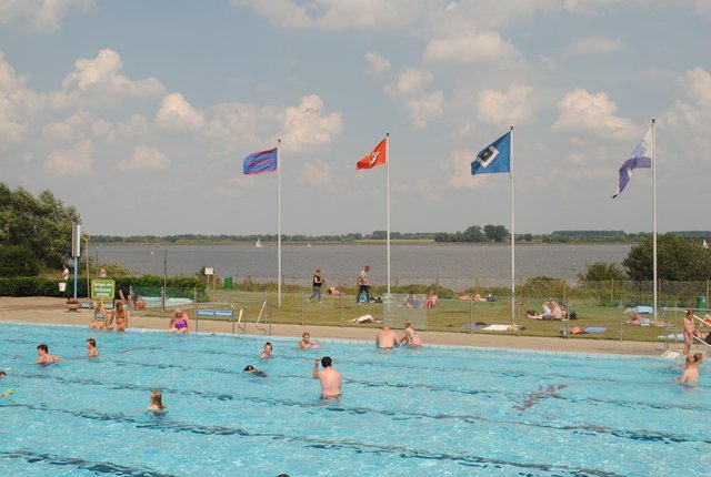 Ein unglaubliches Panorama: Schwimmen mit Elblick.