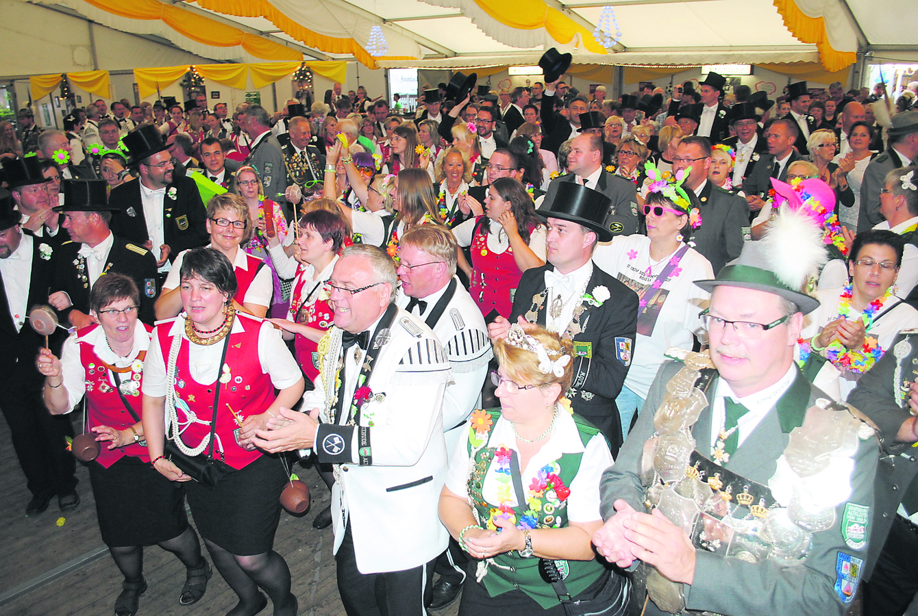 So sieht Stimmung aus: Partylaune während der Proklamation in Altkloster