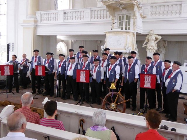 In der Ludwigskirche bekam der Shantychor "Standing Ovations" | Foto: oh