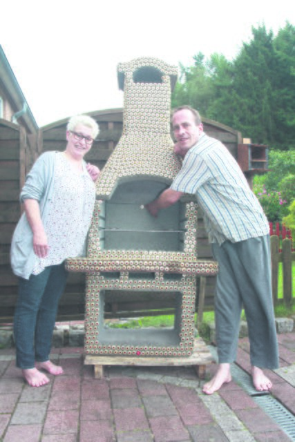 Silvia und Dirk Muhl mit dem Astra-Kamin