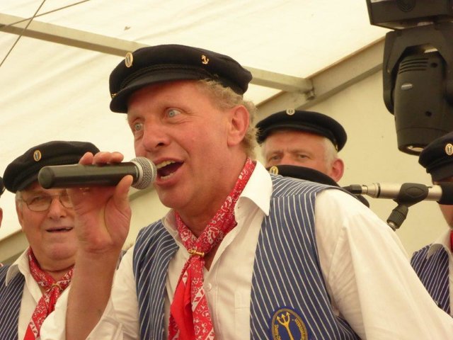 Bariton Kai Wagner meisterte sein erstes Solo beim Lied "Girls of Trinidad" | Foto: oh